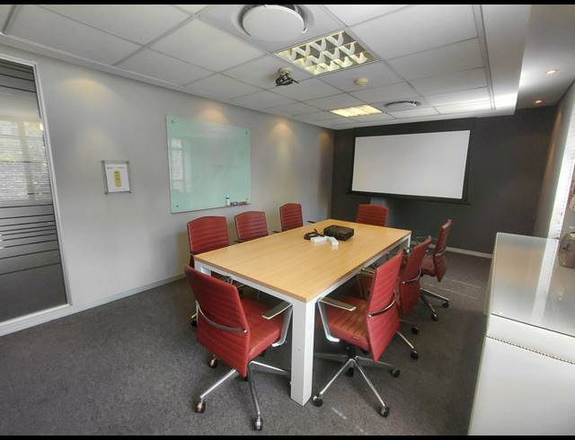 20M² SERVICED OFFICE TO LET IN FOURWAYS